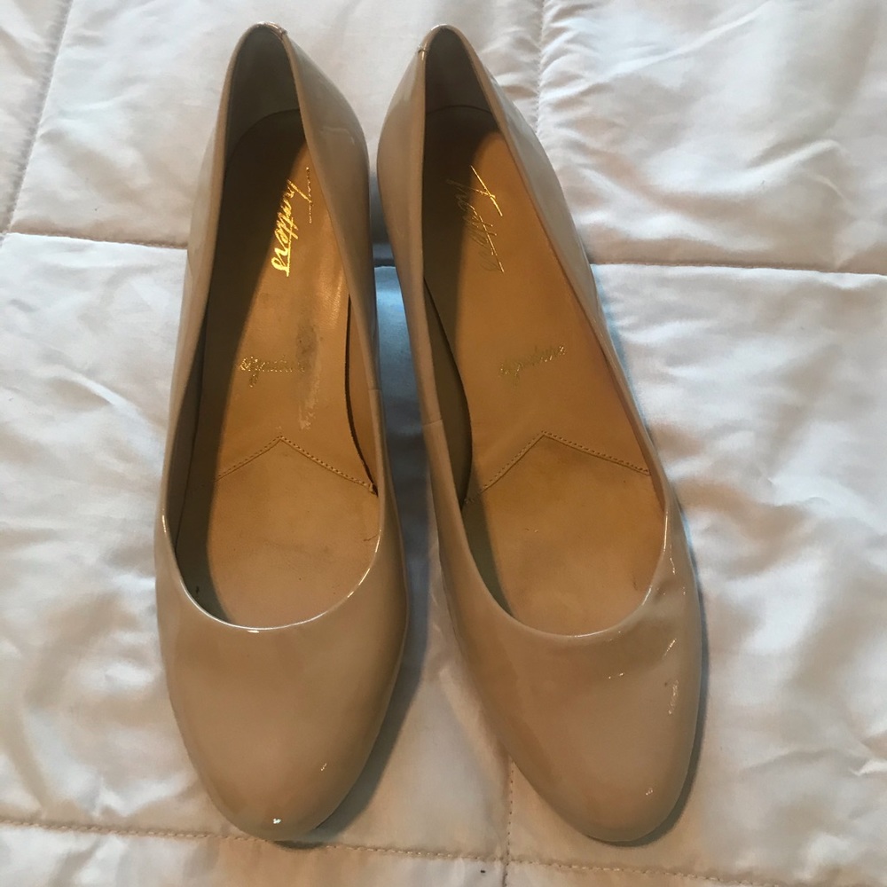 Trotters Signature Heels- Nude color